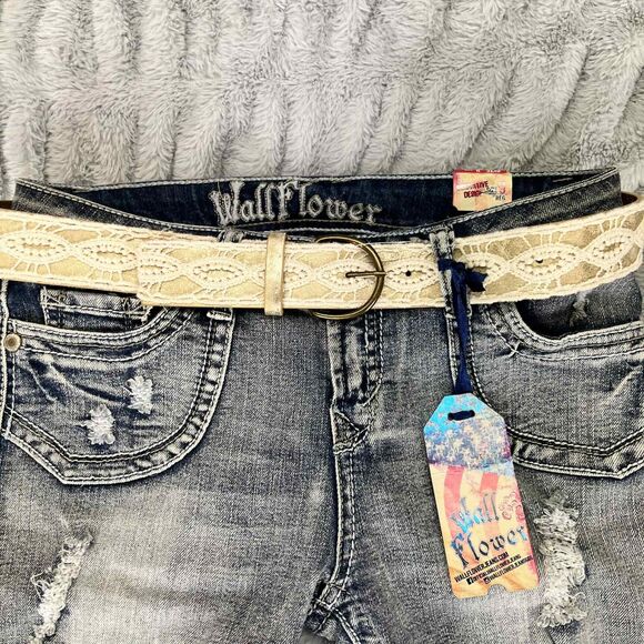 Wallflower Womens 9 Distressed Capri Jeans Lace Belt Stretch NWT Streetwear Boho - Picture 3 of 9